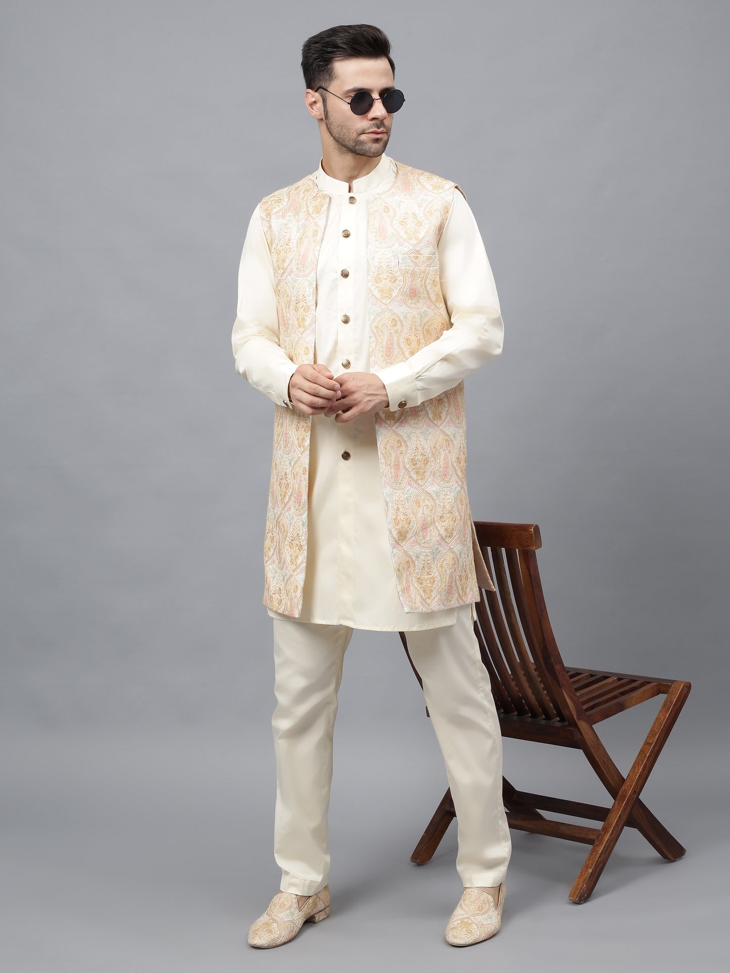 Ethnic Off-white long jacket with floral embroidery. Designed as front open. Perfect for wedding and social occasions.